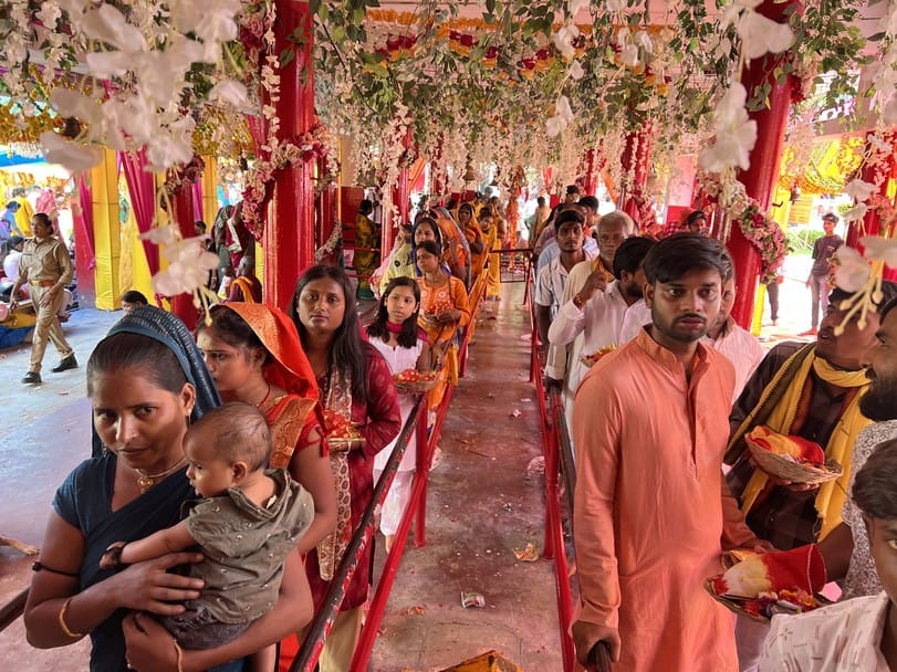 नवरात्र के प्रथम दिन वनदेवी धाम पर सजा मां का दरबार।।संवाद