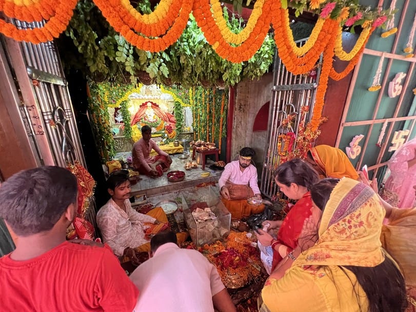 नवरात्र के प्रथम दिन वनदेवी धाम पर सजा मां का दरबार।।संवाद