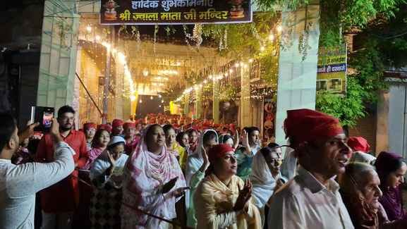रंग बिरंगी लाइटों से सजा जगाधरी का देवी भवन मंदिर। संवाद रंग बिरंगी लाइटों से सजा जगाधरी का देवी भवन मंदिर। संवाद