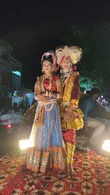 रामलीला मंचन के दौरान राजा जनक के दरबार में शिव धनुष को तोड़ते श्रीराम का पात्र निभा रहे कलाका रामलीला मंचन के दौरान राजा जनक के दरबार में शिव धनुष को तोड़ते श्रीराम का पात्र निभा रहे कलाका