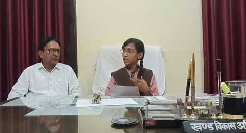 सरूरपुर। एक दिन की भूनी चौकी प्रभारी बनी कुमारी अंतिम। संवाद