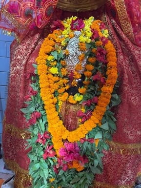 सीतामढ़ी में आकर्षक रूप से सजाया गया माँ सीता मंदिर। संवाद
