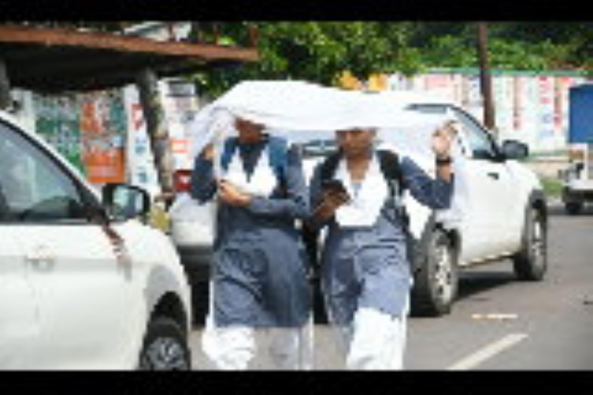 धूप ने किया परेशान। धूप ने किया परेशान।