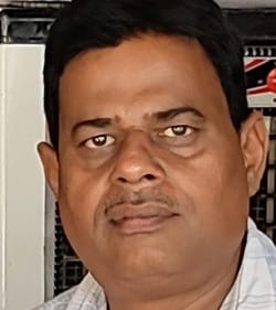 उझानी रामलीला में लगी दुकानें। संवाद उझानी रामलीला में लगी दुकानें। संवाद