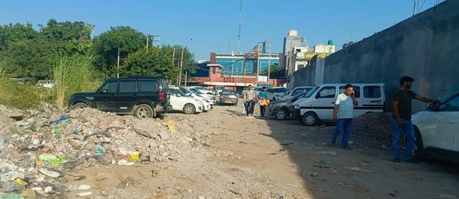19 रोहतक के किला रोड पर दूसरे नवरात्र के दिन मार्केट में रही खरीदारों की भीड़। संवाद 19 रोहतक के किला रोड पर दूसरे नवरात्र के दिन मार्केट में रही खरीदारों की भीड़। संवाद