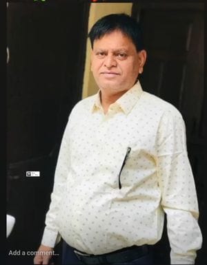 कुरुक्षेत्र। जानकारी देते मोहन तनेजा। संवाद