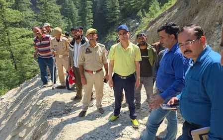 किश्तवाड़ के उपायुक्त ने नईगढ़ जल आपूर्ति योजना का निरीक्षण किया, शहर में शीघ्र जल आपूर्ति सुनि