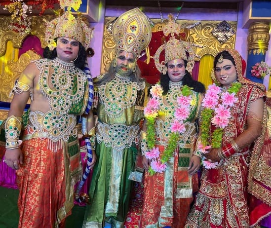 खतौली ठाकुरद्वारा में चल रही श्रीराम लीला में मंचन करते कलाकार। संवाद