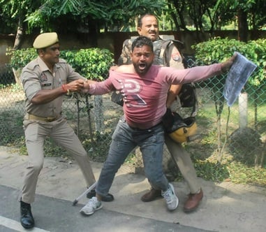 मेरठ..कंवलजीत..मेरठ स्थित आयुक्त मेरठ मंडल कार्यालय के बाहर नगर आयुक्त द्वारा कार्यवाही ना किये मेरठ..कंवलजीत..मेरठ स्थित आयुक्त मेरठ मंडल कार्यालय के बाहर नगर आयुक्त द्वारा कार्यवाही ना किये