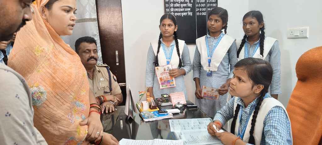 मिशन शक्ति के तहत दोहरीघाट थानाध्यक्ष बनने के बाद सुनवाई करती प्रज्ञा। मिशन शक्ति के तहत दोहरीघाट थानाध्यक्ष बनने के बाद सुनवाई करती प्रज्ञा।