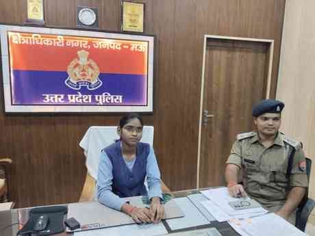 मिशन शक्ति के तहत दोहरीघाट थानाध्यक्ष बनने के बाद सुनवाई करती प्रज्ञा। मिशन शक्ति के तहत दोहरीघाट थानाध्यक्ष बनने के बाद सुनवाई करती प्रज्ञा।