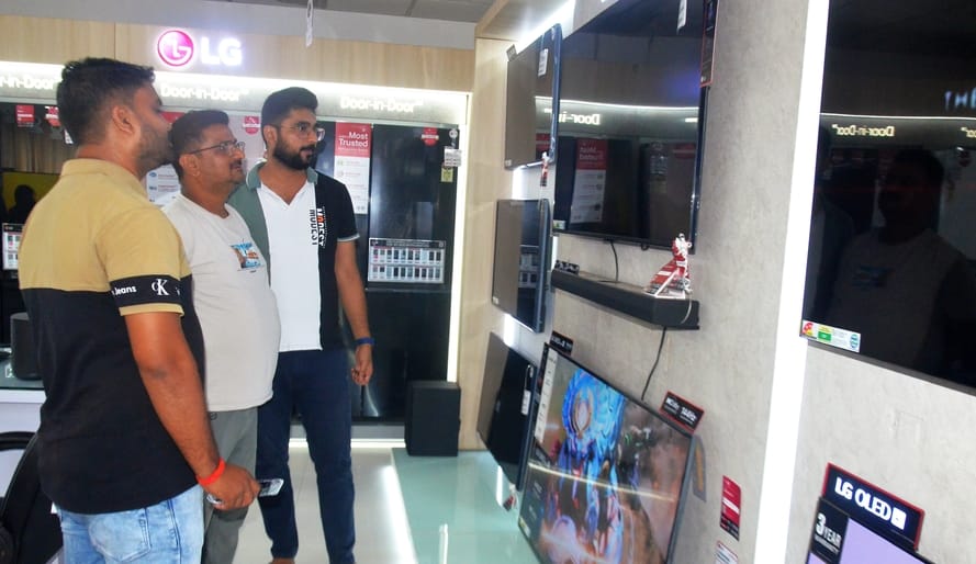 नितिन खण्डेलवाल, ग्राहक नितिन खण्डेलवाल, ग्राहक