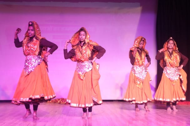 शहीदी दिवस समारोह में मौजूद बलिदानियों के परिवार। संवाद