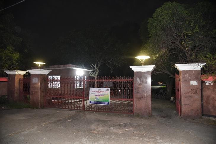 तेंदुआ से सतर्कता के लिए गश्त करते वनकर्मी। तेंदुआ से सतर्कता के लिए गश्त करते वनकर्मी।