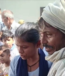 122.... शहर में सफाई करते नगर निगम कर्मचारी। प्रवक्ता निगम 122.... शहर में सफाई करते नगर निगम कर्मचारी। प्रवक्ता निगम