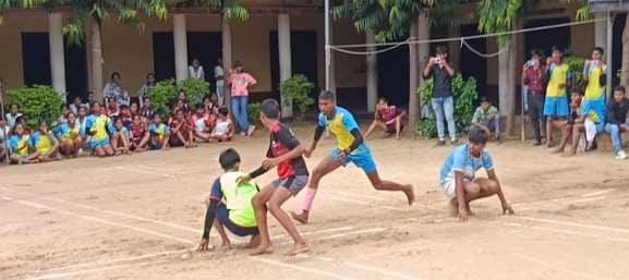 फोटो 03:::प्राथमिक विद्यालय अजनौरा में आयोजित खो-खो प्रतियोगिता में प्रतिभाग करते छात्र। स्रोत: फोटो 03:::प्राथमिक विद्यालय अजनौरा में आयोजित खो-खो प्रतियोगिता में प्रतिभाग करते छात्र। स्रोत: