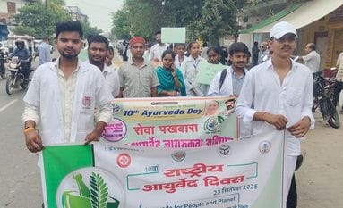 फोटो-7- सांस्कृतिक कार्यक्रम प्रस्तुत करतीं छात्राएं। स्रोत: आयोजक