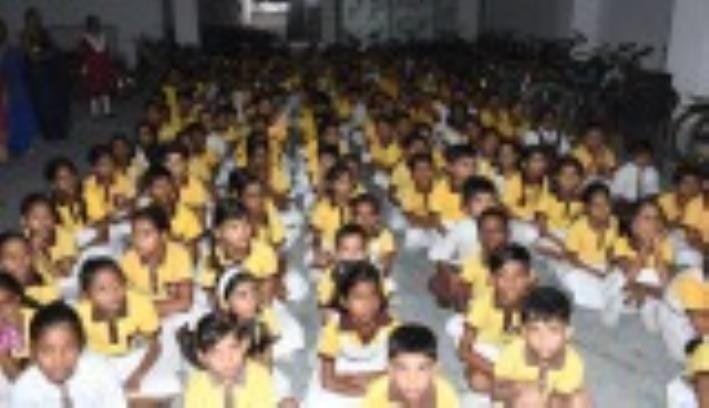 इंदिरानगर के तकरोही स्थित वर्धमान इंटर कॉलेज में बुधवार को बच्चों को प्रेरणादायक कहानी सुनाते ज इंदिरानगर के तकरोही स्थित वर्धमान इंटर कॉलेज में बुधवार को बच्चों को प्रेरणादायक कहानी सुनाते ज