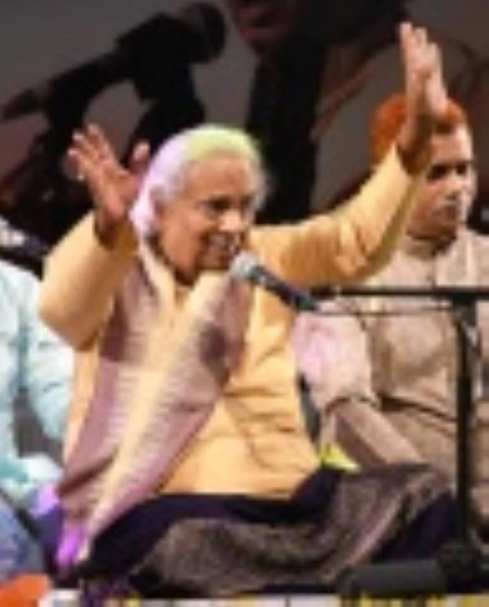 संगीत नाटक अकादमी, गोमतीनगर में बुधवार को प्रस्तुति देते कलाकार।