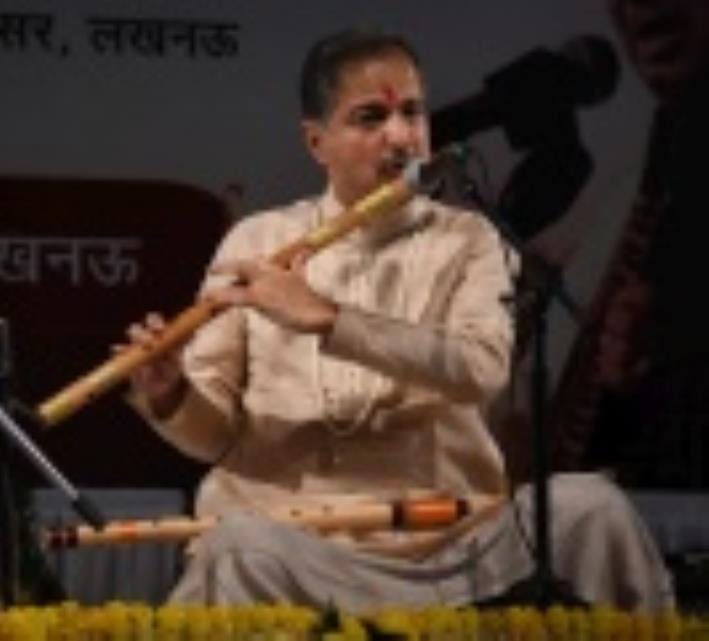 संगीत नाटक अकादमी, गोमतीनगर में बुधवार को प्रस्तुति देते कलाकार।