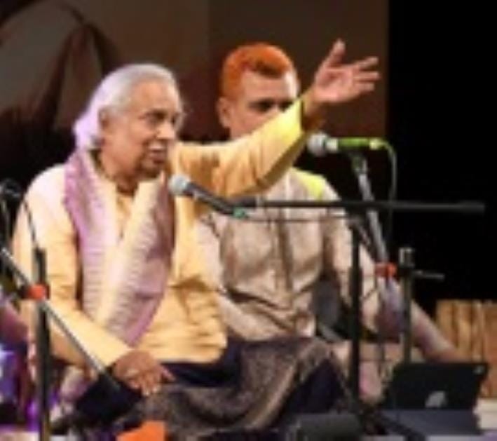 संगीत नाटक अकादमी, गोमतीनगर में बुधवार को प्रस्तुति देते कलाकार।