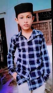 19 सिधारी के पठान टोला में बोरे में बच्चे का शव मिलने के बाद रो-बिलखते परिजन। संवाद 19 सिधारी के पठान टोला में बोरे में बच्चे का शव मिलने के बाद रो-बिलखते परिजन। संवाद