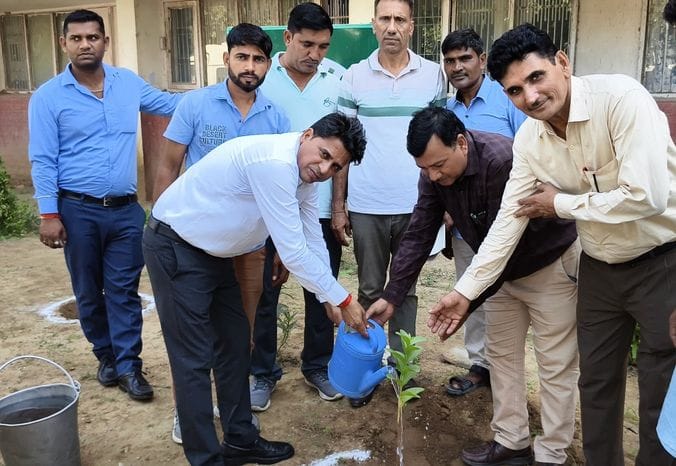 25जेएनडी17: दीनदयाल लाडो लक्ष्मी योजना की मोबाइल ऐप को लाइव एलईडी स्क्रीन पर लॉन्च होते हुए देख