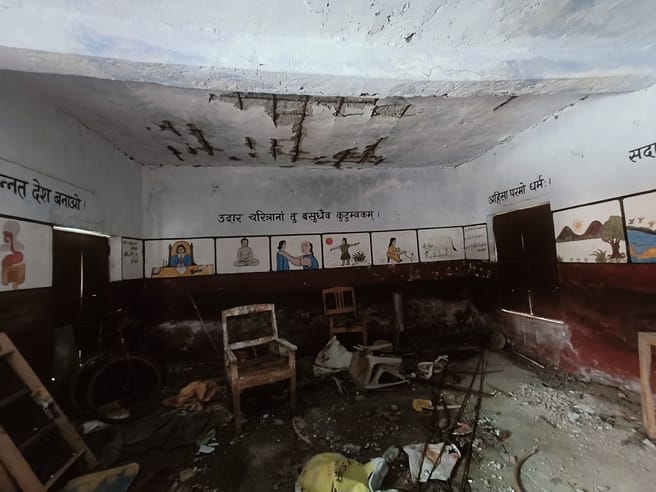 बंगरा. सिलगुआ में खराब हालत में डला विद्यालय का भवन एम ग्रामीण की फोटो बंगरा. सिलगुआ में खराब हालत में डला विद्यालय का भवन एम ग्रामीण की फोटो