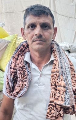 फोटो संख्या:65- महेंद्रगढ़ अनाज मंडी में बाजरे के सैंपल लेने के बाद कार्रवाई करते वैयर हाउस रेव फोटो संख्या:65- महेंद्रगढ़ अनाज मंडी में बाजरे के सैंपल लेने के बाद कार्रवाई करते वैयर हाउस रेव