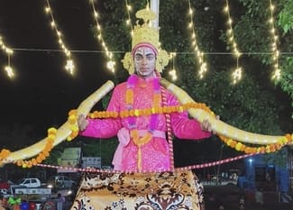 गोला के मां वैष्णों दरबार में सजी देवी मां की मूर्ति। स्रोत : आयोजक