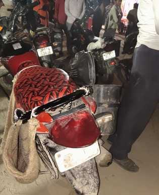 हर्रैया के रजवापुर में विवाद के दौरान जुटी भीड़- ग्रामीण हर्रैया के रजवापुर में विवाद के दौरान जुटी भीड़- ग्रामीण