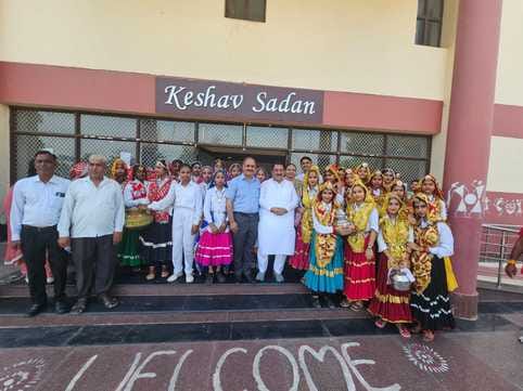 कुरुक्षेत्र। पीएमश्री राजकीय वरिष्ठ माध्यमिक विद्यालय में आयोजित कल्चरल फेस्टिवल के दौरान मौजूद कुरुक्षेत्र। पीएमश्री राजकीय वरिष्ठ माध्यमिक विद्यालय में आयोजित कल्चरल फेस्टिवल के दौरान मौजूद