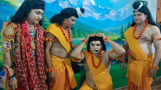 कुर्रिया कलां के ग्राम चौहनापुर में निकाली गई श्रीराम बरात में शामिल झांकियां। संवाद