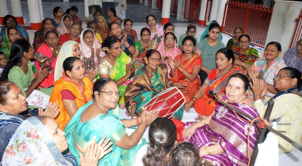 कुर्रिया कलां के ग्राम चौहनापुर में निकाली गई श्रीराम बरात में शामिल झांकियां। संवाद