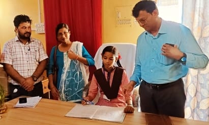 खुदागंज स्थित लाला हरिराम इंटर कॉलेज में छात्रा गार्गी चौहान को एक दिवसीय प्रधानाचार्य पद सौं खुदागंज स्थित लाला हरिराम इंटर कॉलेज में छात्रा गार्गी चौहान को एक दिवसीय प्रधानाचार्य पद सौं