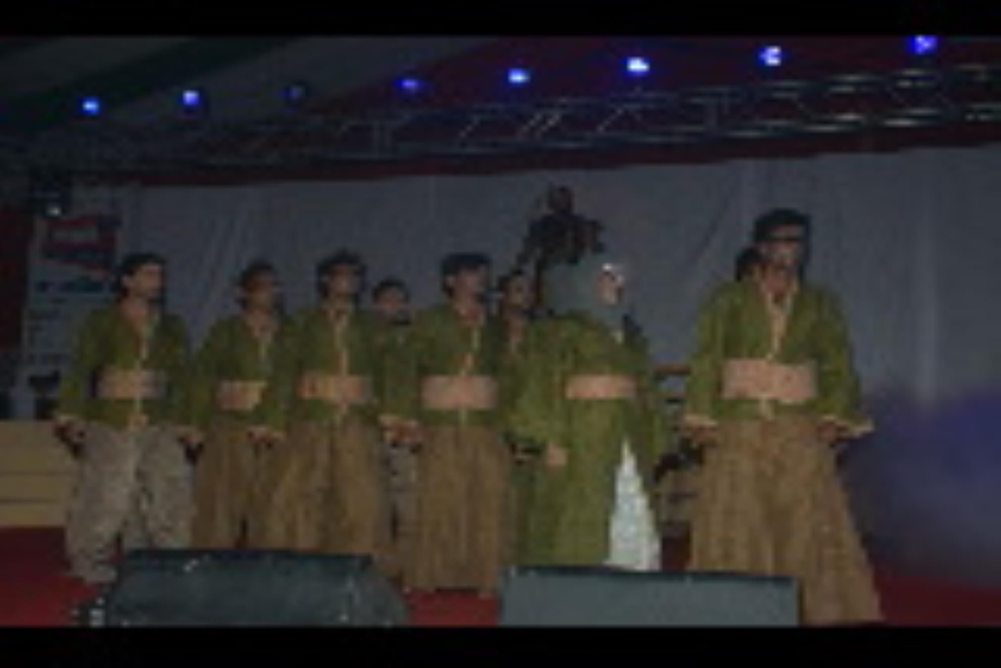 लखनऊ विश्वविद्यालय परिसर में लगे गोमती पुस्तक महोत्सव में स्टोरीलैंड कार्यक्रम में बच्चों को सव