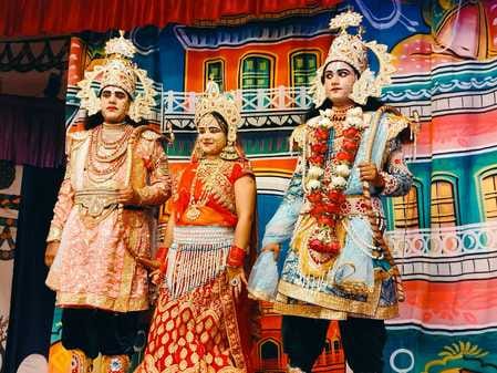 मिर्जापुर में कथा सुनाते गोपाल शास्त्री। स्रोत: आयोजक मिर्जापुर में कथा सुनाते गोपाल शास्त्री। स्रोत: आयोजक