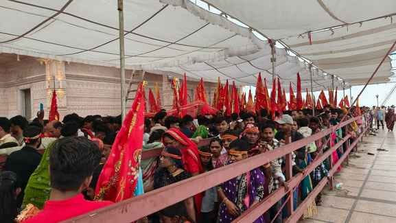 प्रकृति की गोद में बसे देवीधाम के दर्शनों से होती है मनोकामना पूरी प्रकृति की गोद में बसे देवीधाम के दर्शनों से होती है मनोकामना पूरी