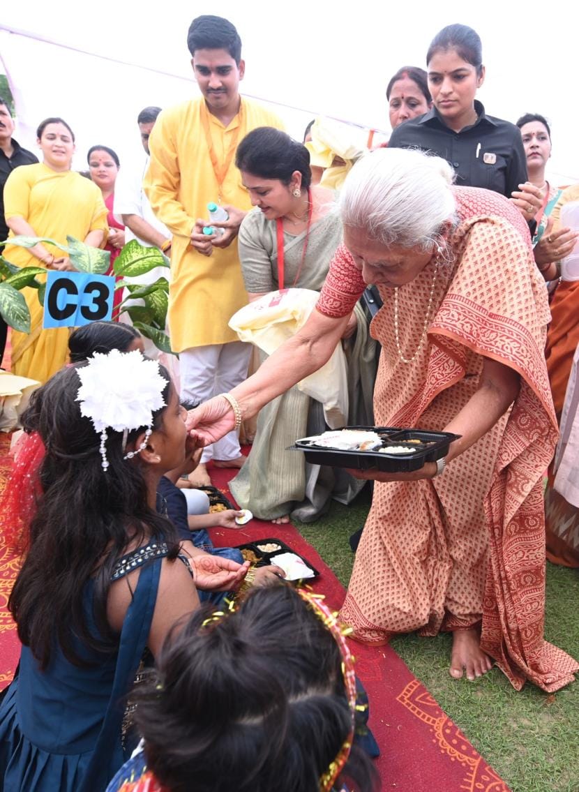राजभवन में बृहस्पतिवार को 5100 कन्याओं का पूजन हुआ। प्रेरणा संस्था के सहयोग से आयोजित कार्यक्रम