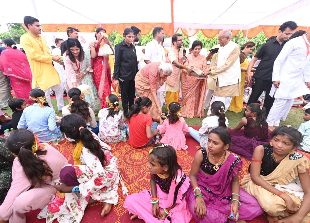 राजभवन में बृहस्पतिवार को 5100 कन्याओं का पूजन हुआ। प्रेरणा संस्था के सहयोग से आयोजित कार्यक्रम