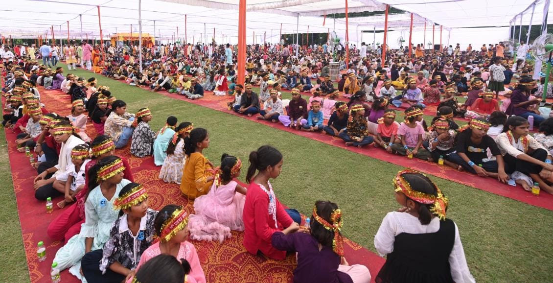 राजभवन में बृहस्पतिवार को 5100 कन्याओं का पूजन हुआ। प्रेरणा संस्था के सहयोग से आयोजित कार्यक्रम