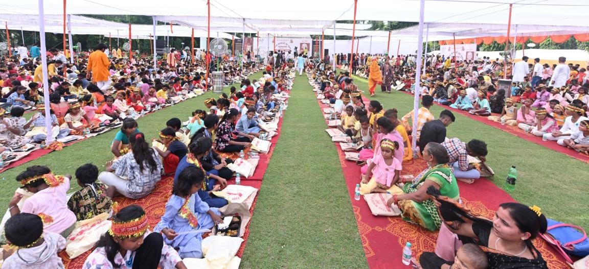 राजभवन में बृहस्पतिवार को 5100 कन्याओं का पूजन हुआ। प्रेरणा संस्था के सहयोग से आयोजित कार्यक्रम