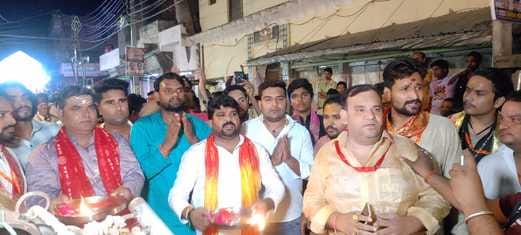 सोरों जी में राम बरात के दौरान रथ पर सवार प्रभु श्री राम और ऋषि विश्वामित्र। संवाद सोरों जी में राम बरात के दौरान रथ पर सवार प्रभु श्री राम और ऋषि विश्वामित्र। संवाद