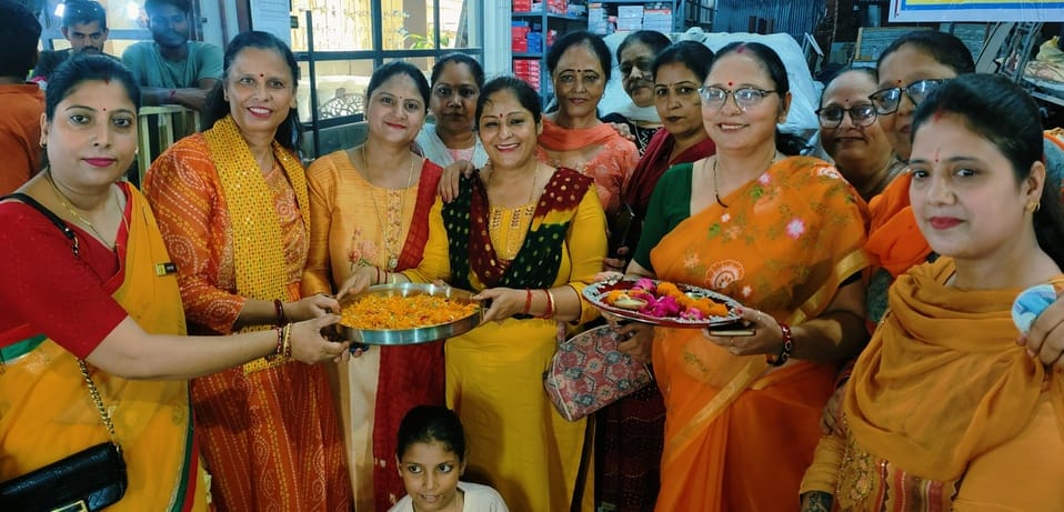 शहर में निकली राम बारात में सजा रामचंद्र जी का रथ। संवाद