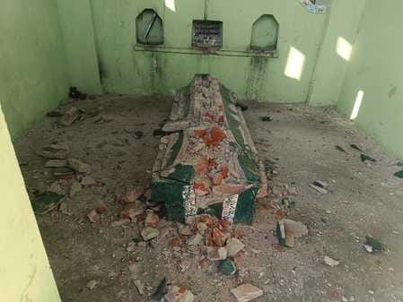 दौराला - असामाजिक तत्वों द्वारा तोड़ी गई मजार। स्रोत : संवाद दौराला - असामाजिक तत्वों द्वारा तोड़ी गई मजार। स्रोत : संवाद
