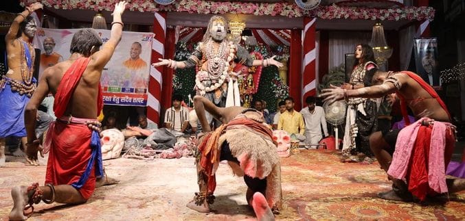 फोटो 26 एमएएचपी 22 परिचय-श्याम चूड़ी बेचने आया गीत पर प्रस्तुति देते कलाकार। संवाद फोटो 26 एमएएचपी 22 परिचय-श्याम चूड़ी बेचने आया गीत पर प्रस्तुति देते कलाकार। संवाद