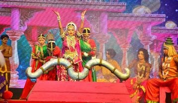फोटो 26 सीकेटीपी-15- परिचय- रामलीला में धनुष यज्ञ की लीला के दौरान मंच पर मौजूद भगवान राम लक्ष्