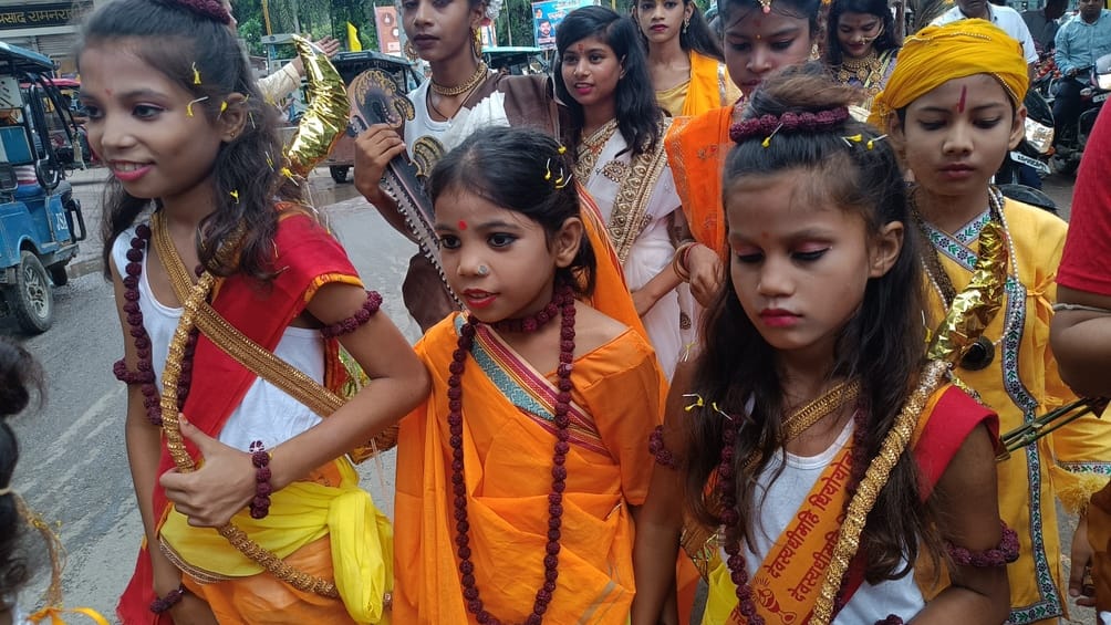 फोटो 27 एचएएमपी 41= कलश यात्रा में शामिल महिलाएं। संवाद फोटो 27 एचएएमपी 41= कलश यात्रा में शामिल महिलाएं। संवाद