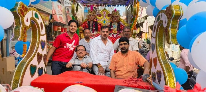 फोटो 47- सोनीपत के बड़ा बाजार स्थित श्री ठाकुरद्वारा पंचायती मंदिर से बैंड-बाजों की धुन पर श्र फोटो 47- सोनीपत के बड़ा बाजार स्थित श्री ठाकुरद्वारा पंचायती मंदिर से बैंड-बाजों की धुन पर श्र