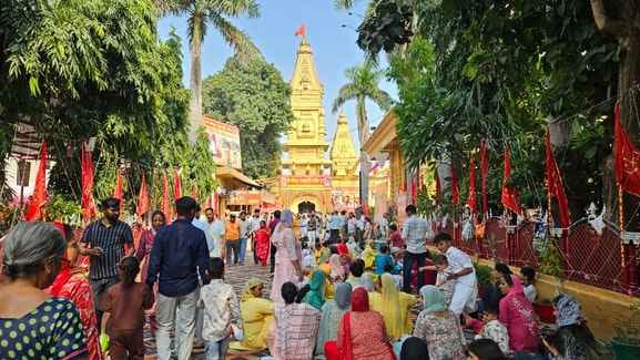 कुरुक्षेत्र। मां भद्रकाली के दर्शनों के लिए लाइन में लगे श्रद्धालु। संवाद कुरुक्षेत्र। मां भद्रकाली के दर्शनों के लिए लाइन में लगे श्रद्धालु। संवाद
